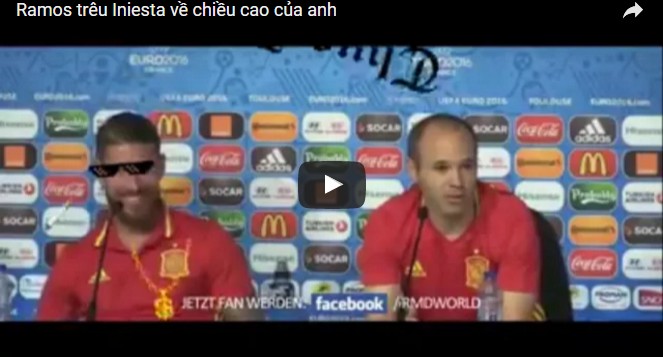 Ramos trêu Iniesta về chiều cao của anh