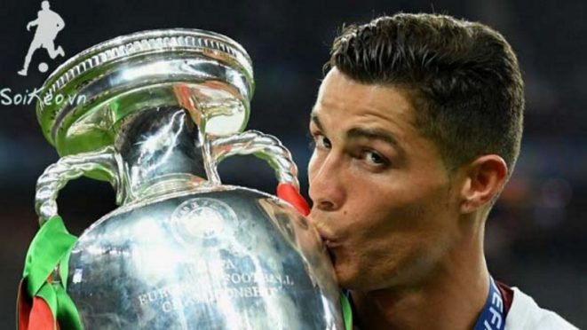 Ronaldo không muốn thua người khác