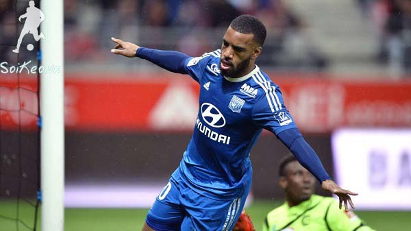 Lyon có thể mất sự phục vụ của Lacazette