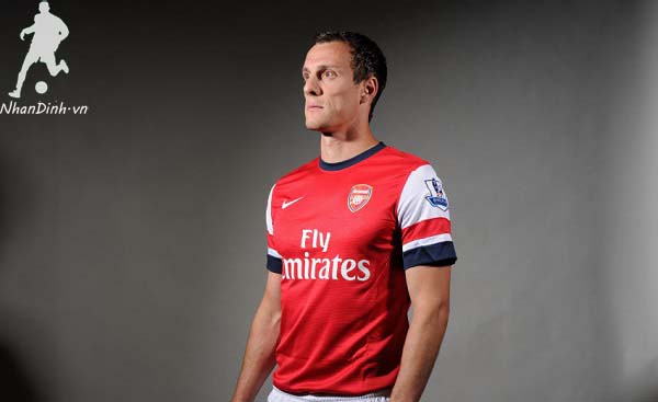 Squillaci tin Giáo sư sẽ giúp Arsenal vô địch