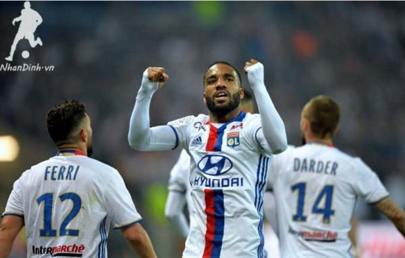 Lacazette thừa nhận rất hạnh phúc ở Lyon