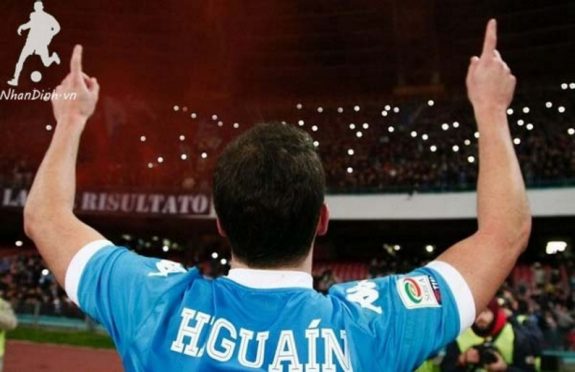 Higuain nói lên tình cảm với NHM Napoli