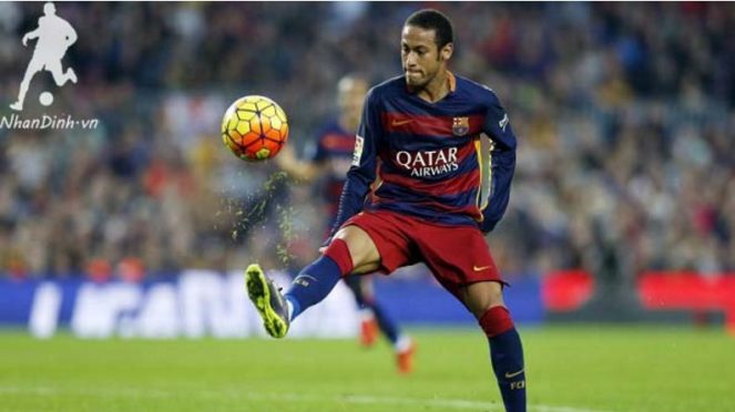 Laudrup tức giận với sao Barca