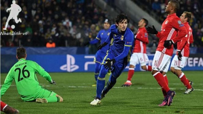 Hùm Xám thi đấu dưới sức