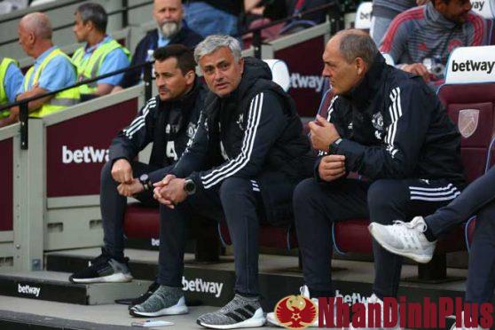 MU – Mourinho “chiến tranh” sếp lớn, hội chứng năm thứ 3 tái hiện?