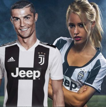 Hot girl đăng đàn đón Ronaldo cập bến Juventus