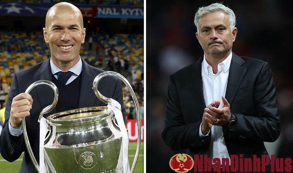 MU xem sa thải Mourinho, Ronaldo bị bóc mẽ
